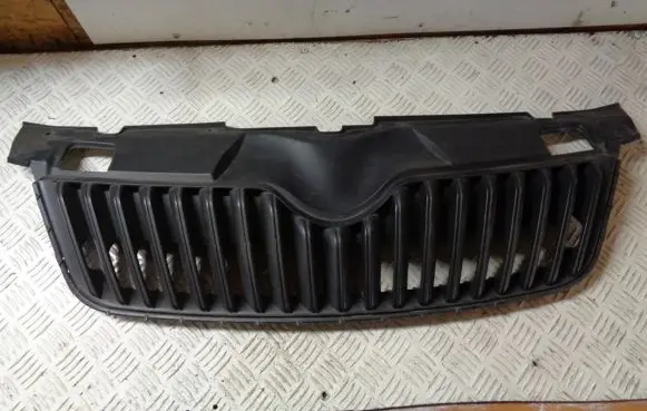 Skoda Fabia Mk2 (5J) Front bumper upper radiator grill 5J0853668C