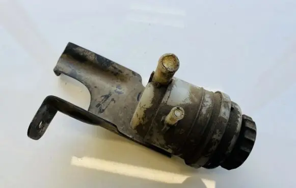 Brake fluid reservoir