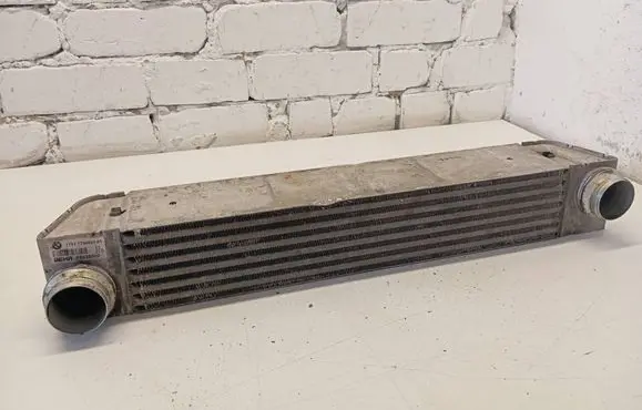 BMW 5 E60 E61 Intercooler radiator 7795823 F6438000
