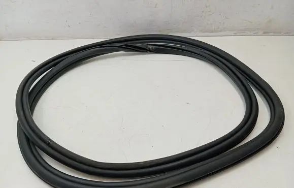 Volvo XC60 Front door rubber seal 31424344