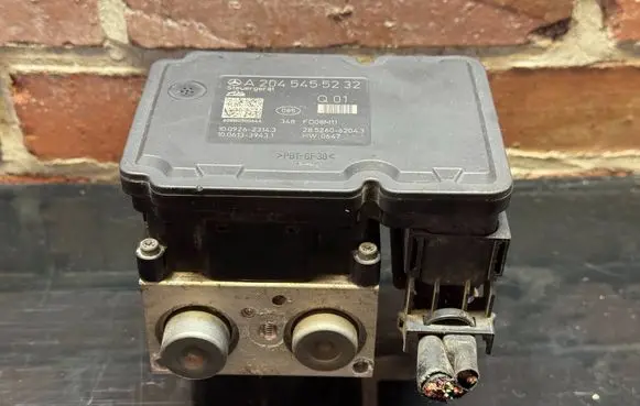 Mercedes-Benz C W204 ABS Pump A2044313812 A2045455232