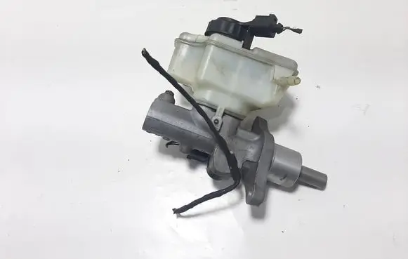 Volkswagen Golf VI Master brake cylinder 1K0945459A 1K1611301D