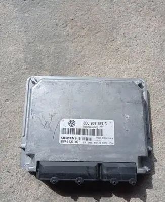 Volkswagen PASSAT B5 Engine control unit/module 3b0907557c