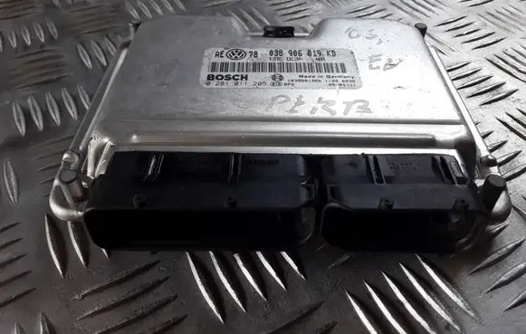 Volkswagen PASSAT B5 Engine control unit/module 038906019KD 0281011205 1039S01966