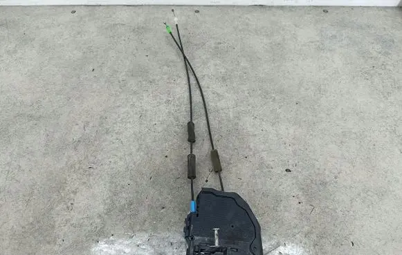 Toyota Avensis T270 Rear door lock AISIN