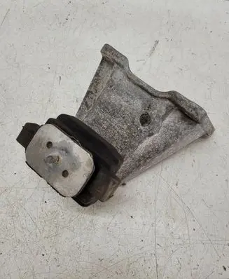 BMW 5 E60 E61 Engine mount bracket 6761108