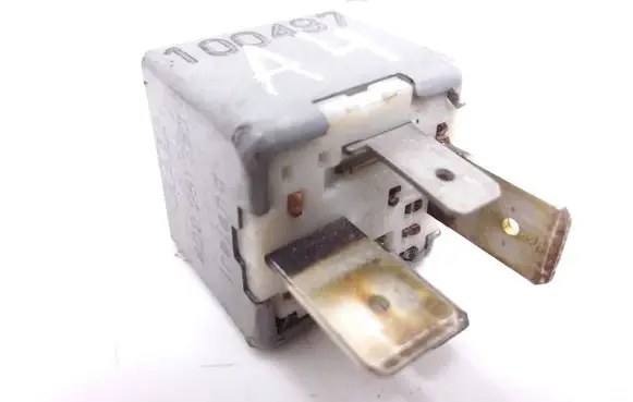 Audi A4 S4 B5 8D Hazard warning light relay 8D0951253 899312000
