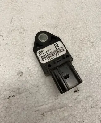 Volkswagen Golf V Airbag deployment crash/impact sensor 89833