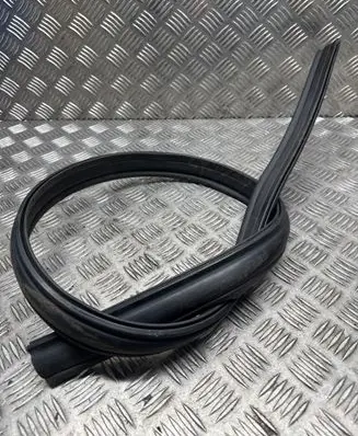 Volvo XC60 Engine compartment rubber 