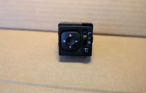 Mitsubishi Pajero Wing mirror switch 183569