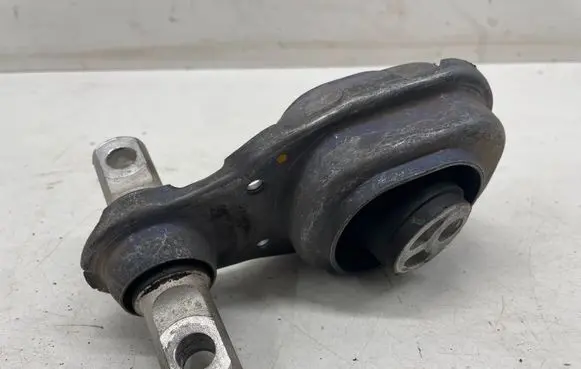 Mercedes-Benz CLA C118 X118 Gearbox mount A2472400600