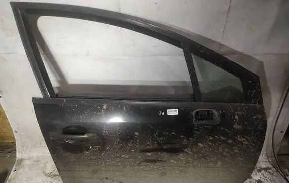 Citroen C4 I Front door juodos