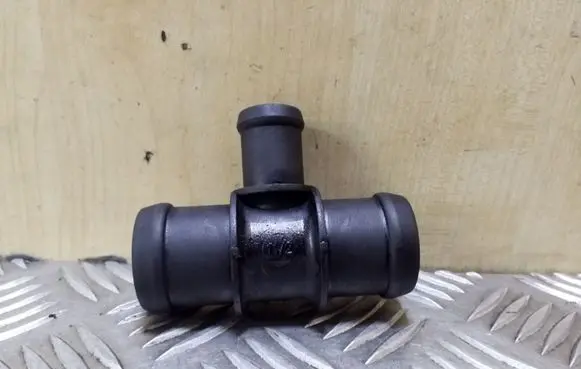 Volkswagen Tiguan Engine coolant pipe/hose