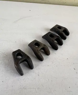 Jeep Cherokee III KJ Fuel Injector clamp holder 