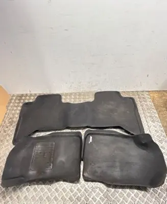 Toyota Hilux (AN10, AN20, AN30) Car floor mat set 