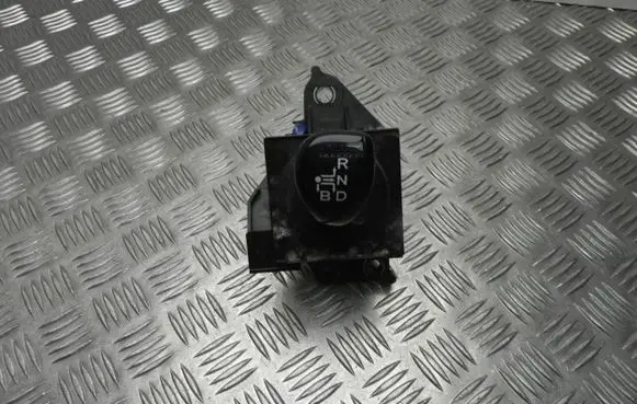 Toyota Auris E180 Gear shifter/selector 75C582RHD T4097