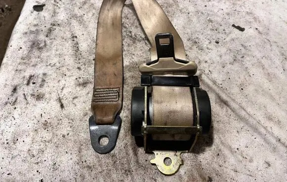 Peugeot 607 Middle seatbelt (rear) D506452