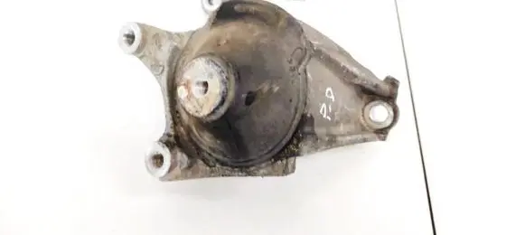 Honda Civic Engine mount bracket