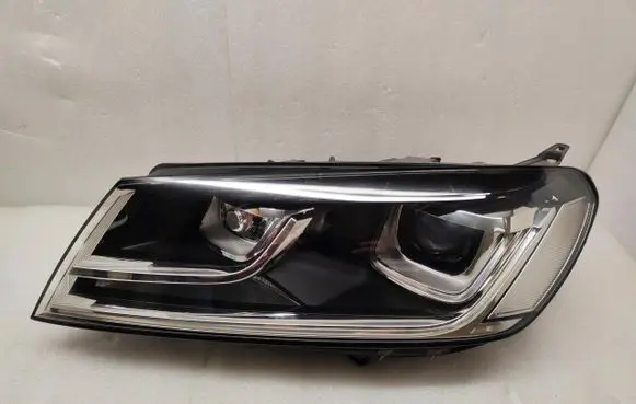 Volkswagen Touareg II Headlight/headlamp