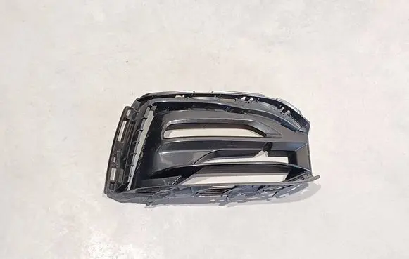 BMW 1 F40 Front fog light trim/grill 51117459718