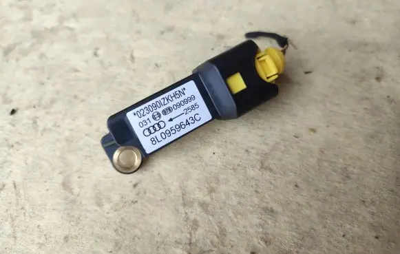 Audi A3 S3 8L Airbag deployment crash/impact sensor 8L0959643C