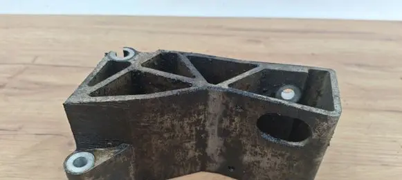 Volvo XC70 Engine mounting bracket 8666261