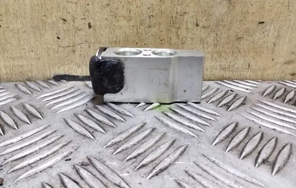 Subaru Outback Air conditioning (A/C) expansion valve 