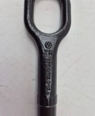 Volkswagen PASSAT B7 Towing hook eye 1T0805615