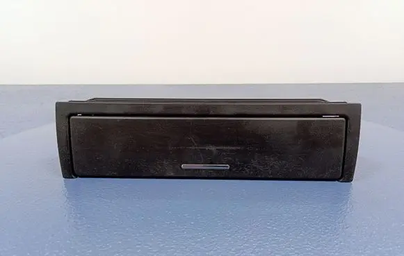BMW 3 E46 Glove box 8202188