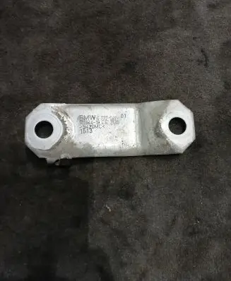 BMW 5 F10 F11 Sway bar bush bracket, front 6777642
