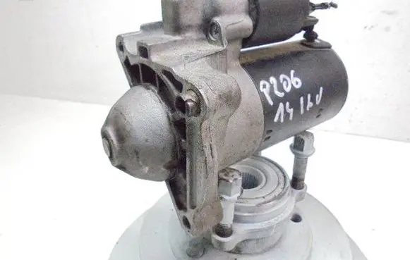 Peugeot 206 CC Starter motor 9647982880