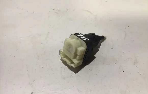 Audi A4 S4 B7 8E 8H Brake pedal sensor switch 1K2945511