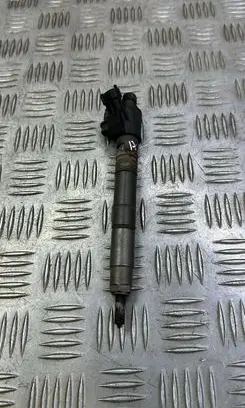 Volvo S60 Fuel injector 31272690