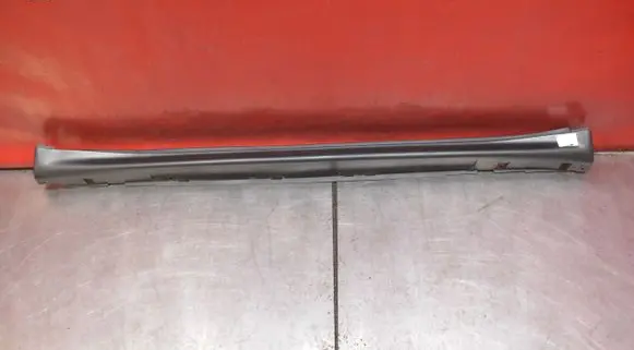 Nissan Juke I F15 Front sill (body part) 