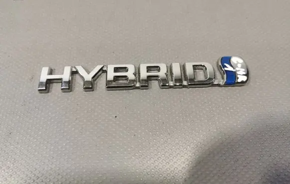 Toyota C-HR I Fender model badge letters 