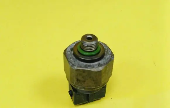 Mercedes-Benz C W202 Air conditioning (A/C) pressure sensor 1408300072 4990007060
