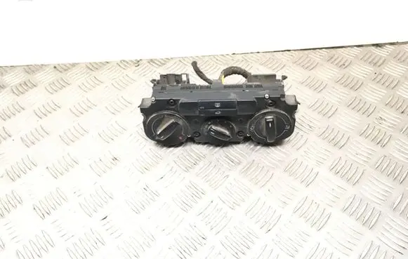 Volkswagen Caddy Climate control unit 74731000 743138