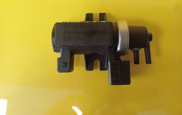 BMW 5 E39 Turbo solenoid valve 722796 2247907
