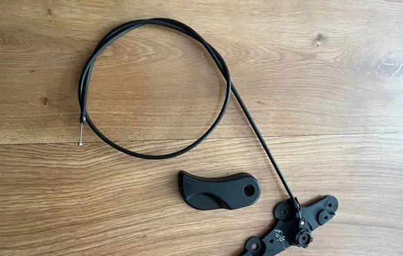 BMW X1 E84 Engine bonnet (hood) release handle 9150273 7058117
