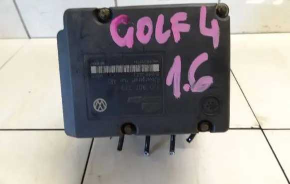 Volkswagen Golf IV ABS Pump 1J0907379P