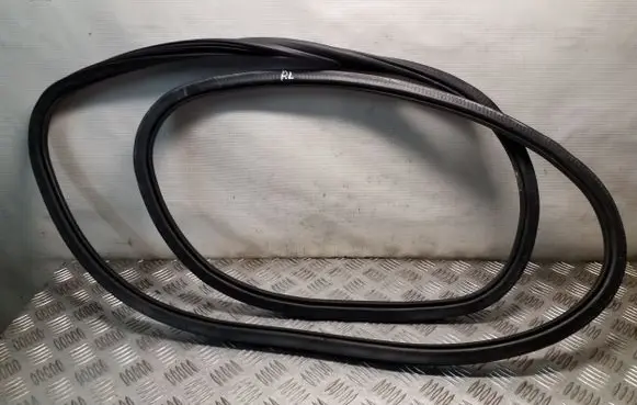 Audi Q5 SQ5 Front door rubber seal 8R0831721D