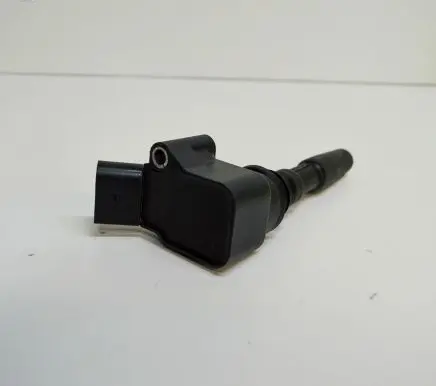 Volkswagen Jetta VII High voltage ignition coil 04E905110M