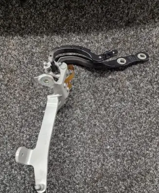 BMW 5 G30 G31 Tailgate/trunk/boot hinge 7390413