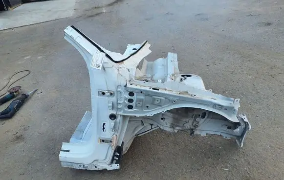 Polestar 2 Front quarter panel 32405119