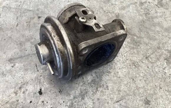 BMW 3 E46 EGR valve 72252302