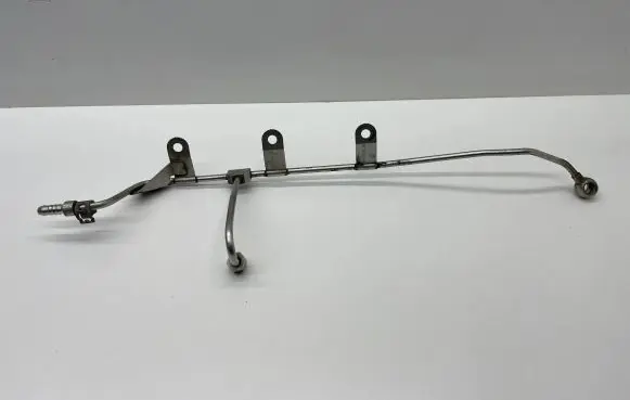 Volkswagen PASSAT B6 Fuel injector supply line/pipe 06F505AA