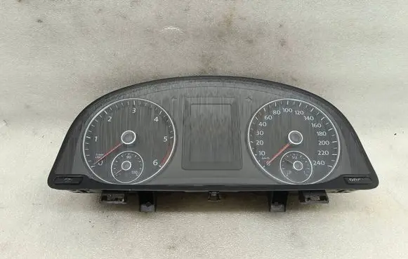 Volkswagen Touran II Speedometer (instrument cluster) 1T0920875A A1119017048 VDD024110