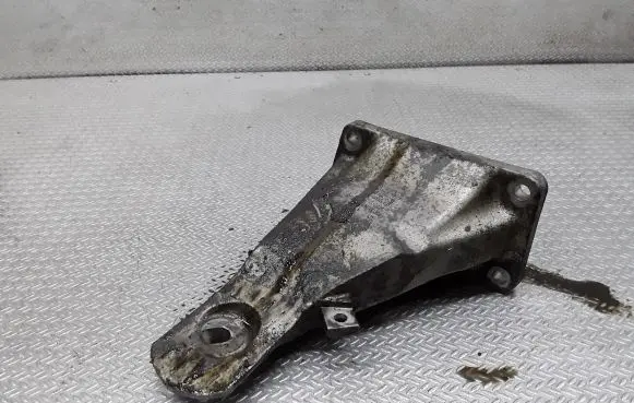 BMW 5 E60 E61 Engine mounting bracket 73681310