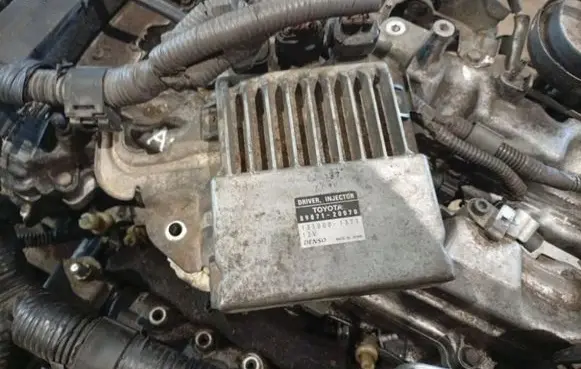 Toyota Corolla Verso AR10 Fuel injection control unit/module 8987120070
