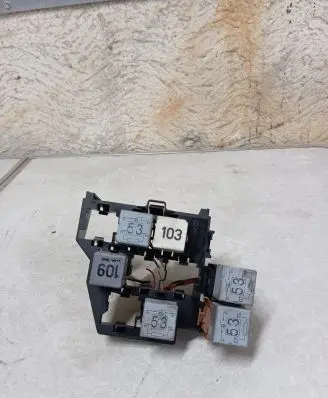 Volkswagen Transporter - Caravelle T5 Relay mounting block 7E937503B